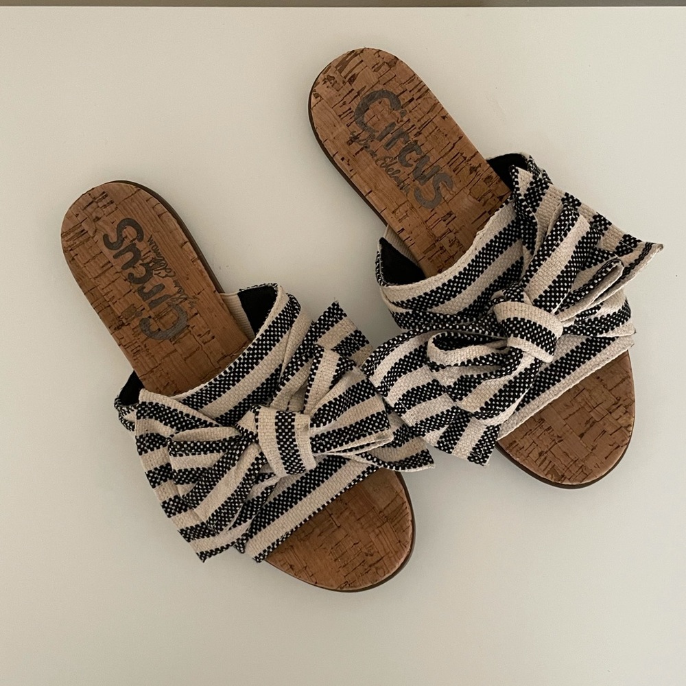 Circus by Sam Edelman Slides